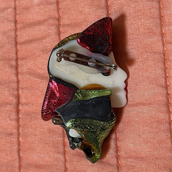 Vintage Lady Face Profile Head Brooch Pin with Hat Elegant Silhouette, plastic - Picture 5 of 13